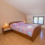 Garbina Pensión Vrvari