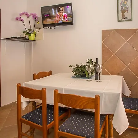 Garbina בית הארחה 3*